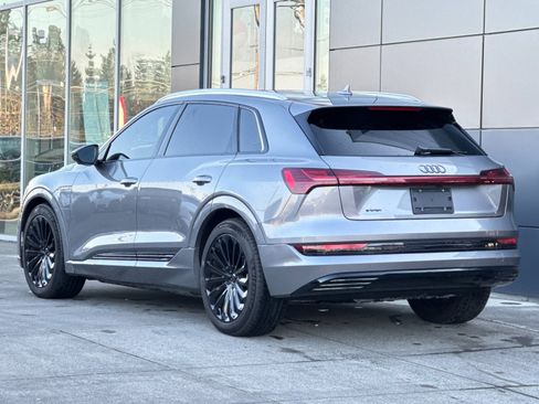 Used 2019 Audi e-tron Prestige w/ Prestige Package image 5