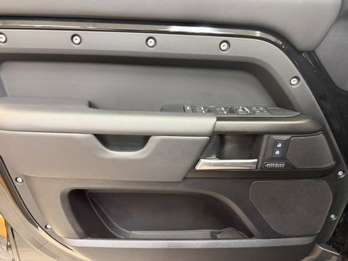 Used 2025 Land Rover Defender 130 V8 image 38