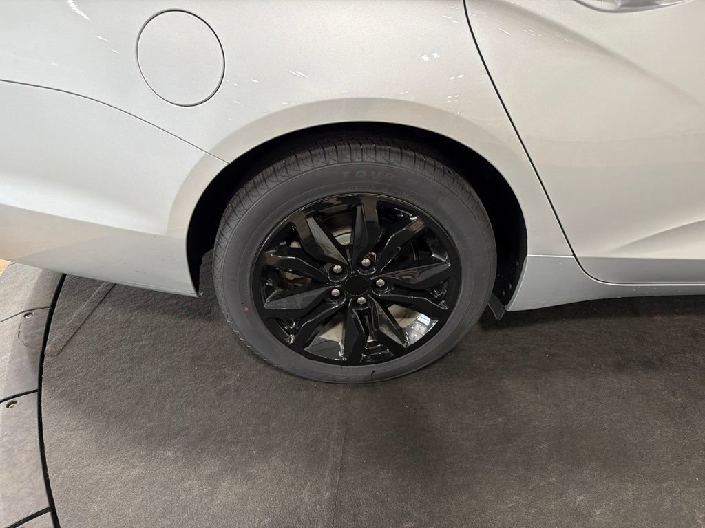 Used 2016 Chevrolet Impala LT FWD image 33