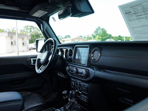 Used 2021 Jeep Wrangler Unlimited Sahara AWD/4WD image 15