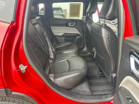 Used 2025 Jeep Compass Limited image 25