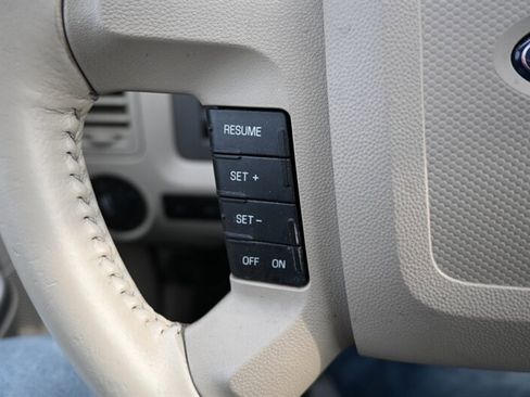 Used 2009 Ford Escape XLT image 29