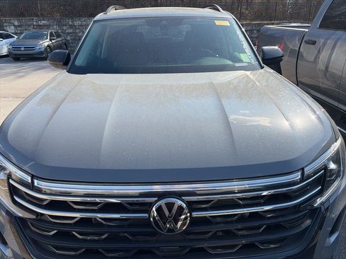 Used 2025 Volkswagen Atlas Peak Edition SE image 2