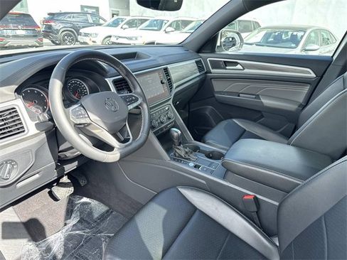 Certified 2021 Volkswagen Atlas Cross Sport SE w/ Panoramic Sunroof Package image 13