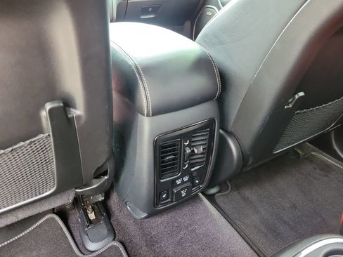 Used 2018 Dodge Durango SRT w/ SRT Interior Appearance Group AWD/4WD image 11
