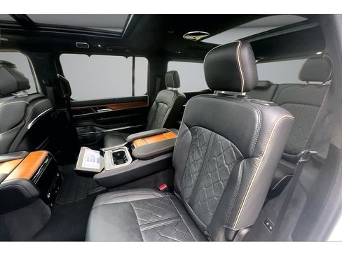 Certified 2024 Jeep Grand Wagoneer Series III w/ HD Trailer Tow Package AWD/4WD image 24