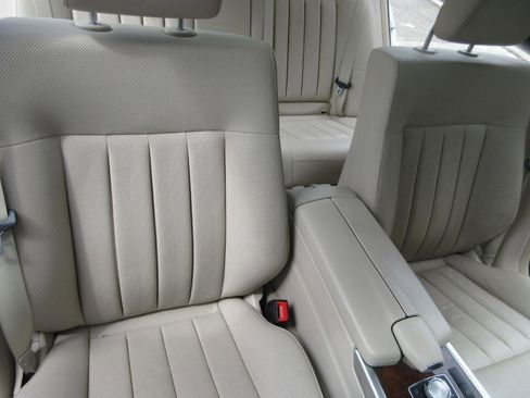 Used 2014 Mercedes-Benz E 550 4MATIC Sedan image 33