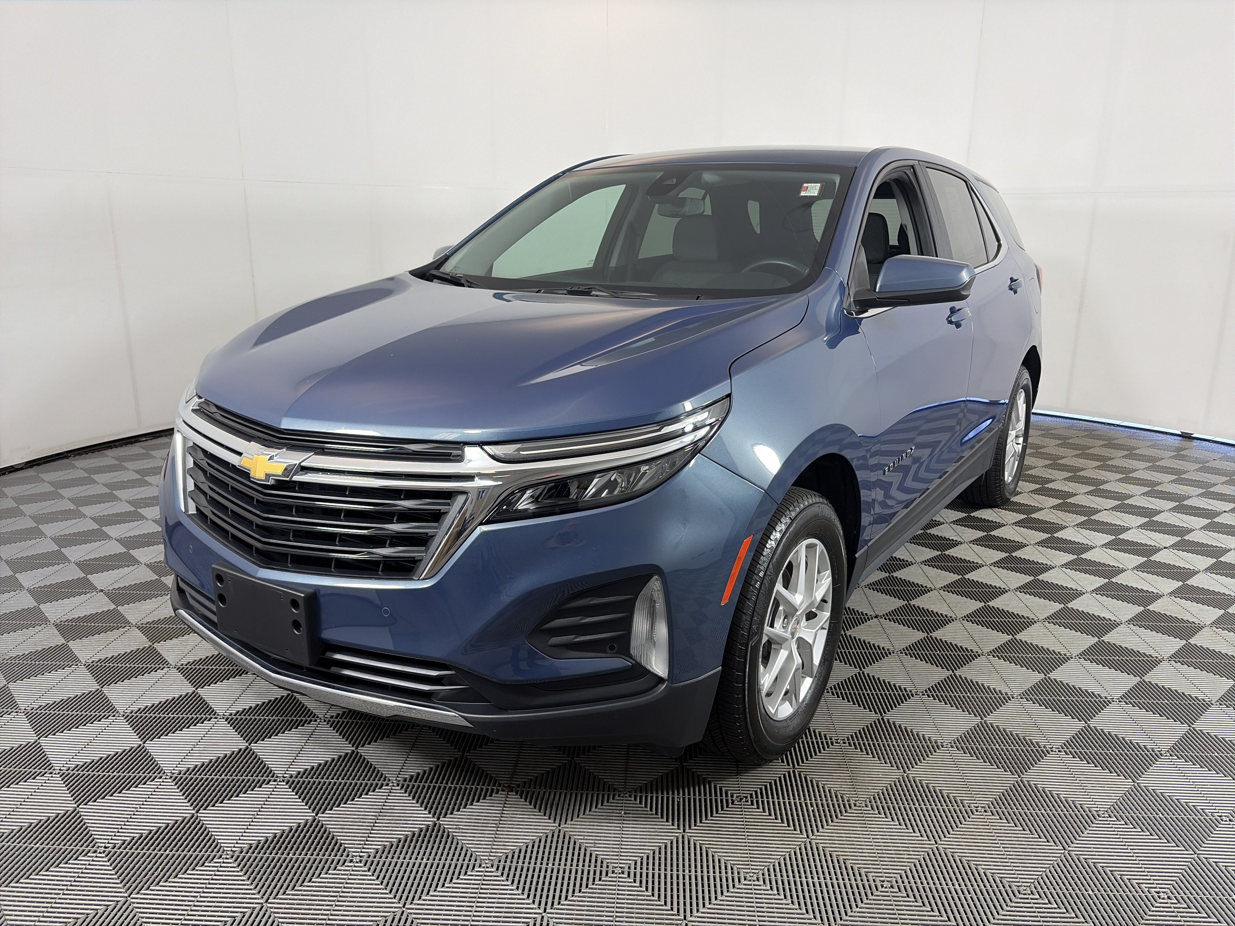 Used 2024 Chevrolet Equinox LT w/ LPO, Floor Liner Package AWD/4WD image 2
