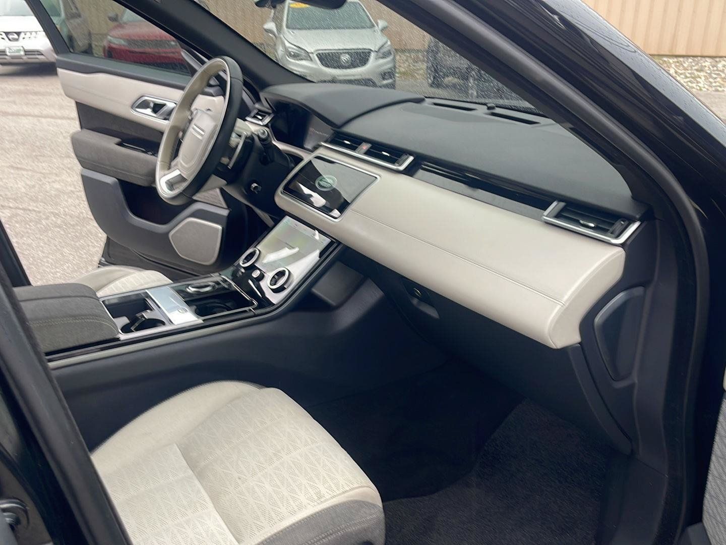Used 2019 Land Rover Range Rover Velar R-Dynamic SE AWD/4WD image 5