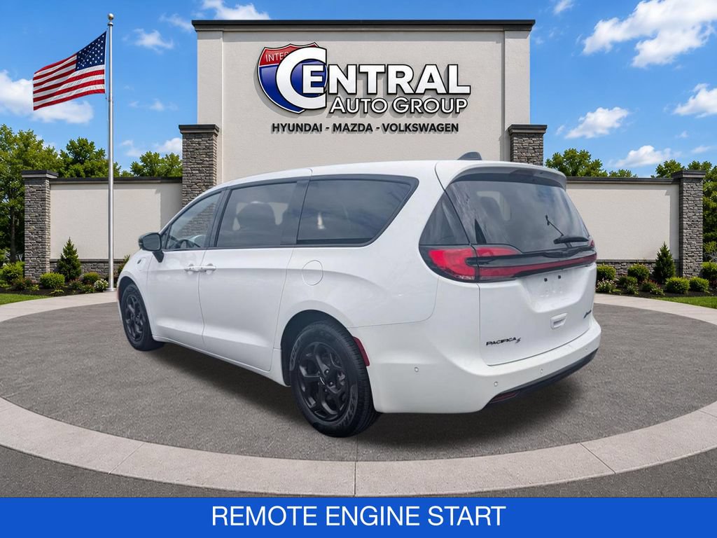 Used 2024 Chrysler Pacifica Limited FWD image 6