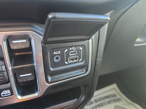 Used 2021 Jeep Gladiator Sport image 33