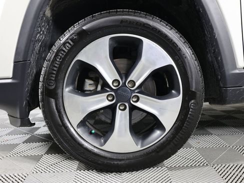 Used 2019 Jeep Compass Latitude w/ Popular Equipment Group image 9