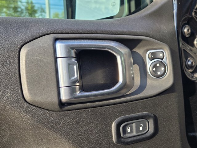 Used 2024 Jeep Gladiator Rubicon w/ Technology Group AWD/4WD image 25