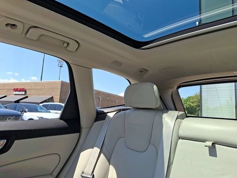 Used 2023 Volvo XC60 T8 Ultimate w/ Climate Package AWD/4WD image 12
