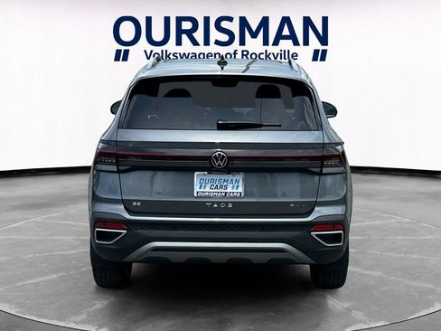 Used 2025 Volkswagen Taos SE w/ Panoramic Sunroof Package AWD/4WD image 5