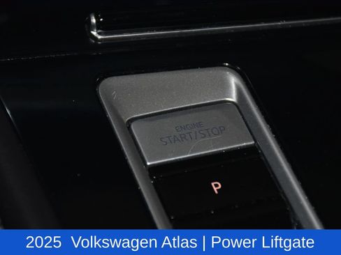 Used 2025 Volkswagen Atlas SEL AWD/4WD image 14