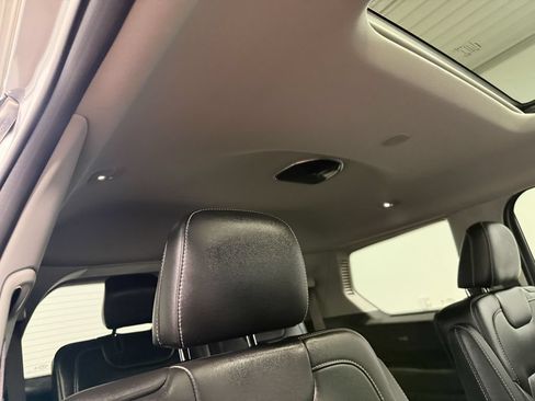 Used 2023 Jeep Grand Cherokee L Limited AWD/4WD image 15