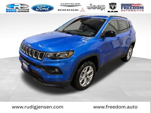 Used 2025 Jeep Compass Latitude image 7
