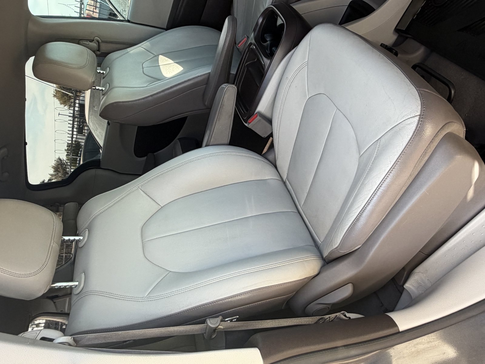Used 2017 Chrysler Pacifica Touring-L FWD image 12