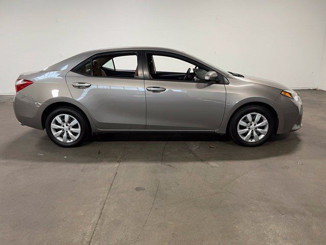 Used 2015 Toyota Corolla LE FWD image 2