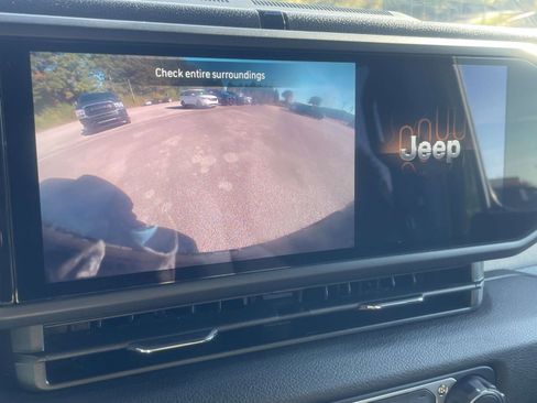 Used 2025 Jeep Wrangler Willys image 3