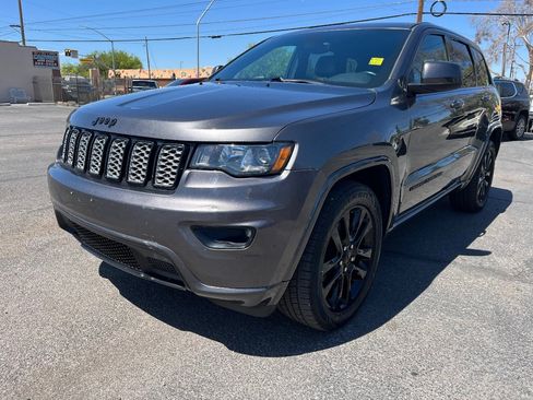 Used 2017 Jeep Grand Cherokee Altitude RWD image 11
