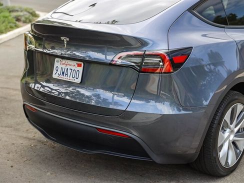 Used 2023 Tesla Model Y Long Range AWD/4WD image 14