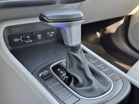 Used 2025 Hyundai Kona SEL FWD image 12