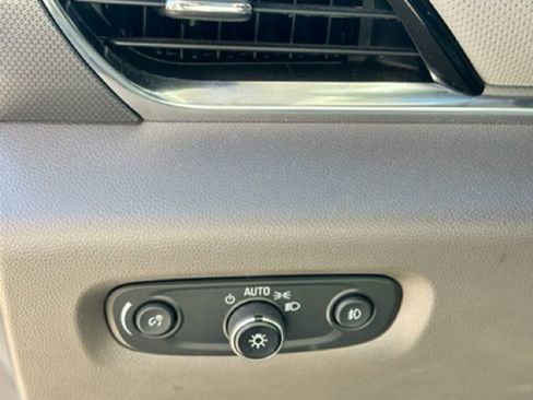 Used 2021 Chevrolet Traverse Premier image 9