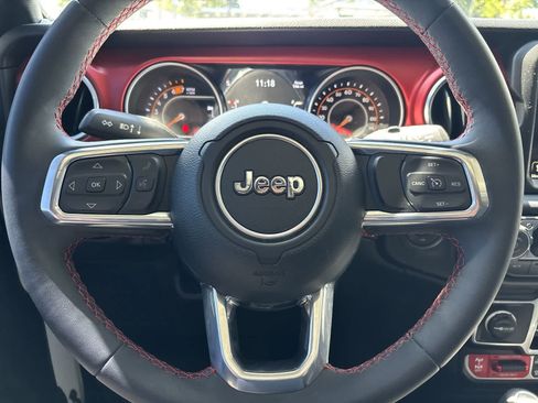 Used 2023 Jeep Wrangler Unlimited Rubicon AWD/4WD image 7