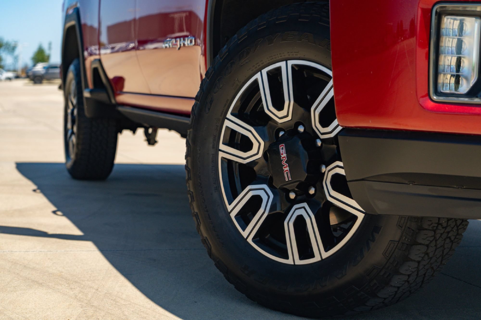 Used 2022 GMC Sierra 2500 AT4 w/ AT4 Premium Plus Package AWD/4WD image 3