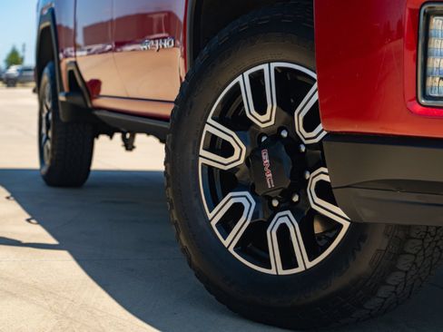 Used 2022 GMC Sierra 2500 AT4 w/ AT4 Premium Plus Package AWD/4WD image 3