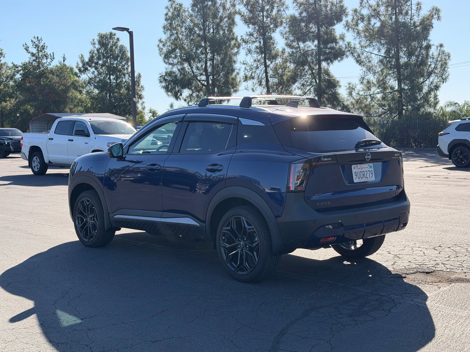 Used 2025 Nissan Kicks SR FWD image 3