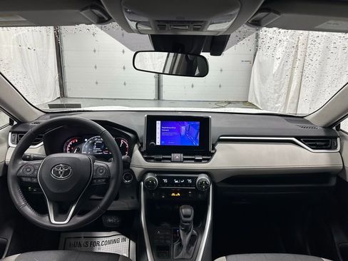 Used 2025 Toyota RAV4 XLE image 40