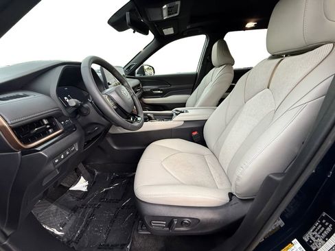 Used 2026 Toyota Grand Highlander AWD Hybrid image 9