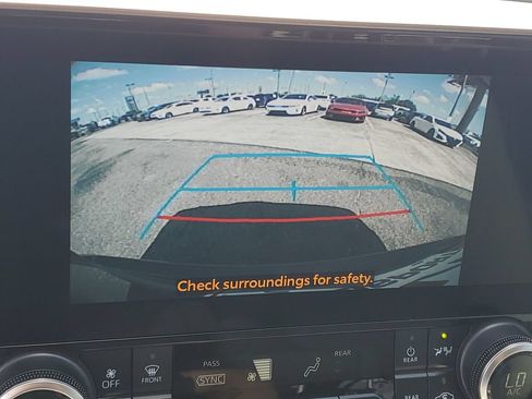 Used 2024 Toyota Highlander XLE FWD image 18