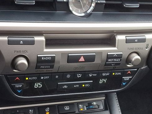 Used 2018 Lexus ES 350 w/ Luxury Package w/Wood Trim image 17