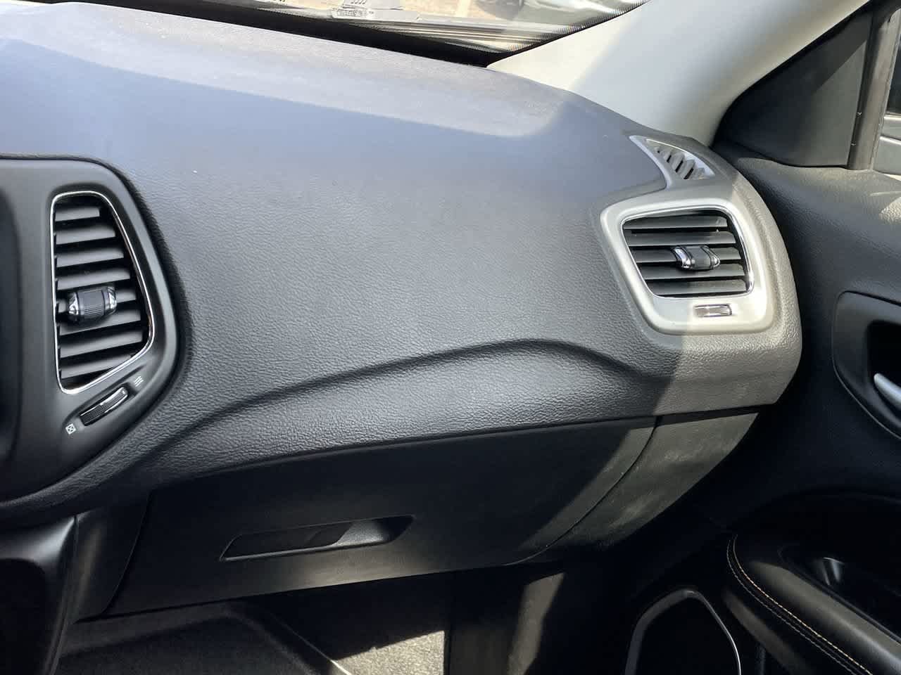 Used 2018 Jeep Compass Latitude w/ Cold Weather Group AWD/4WD image 16