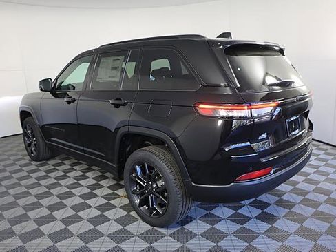 New 2025 Jeep Grand Cherokee Limited image 6