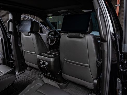 Used 2024 GMC Yukon XL Denali w/ Advanced Technology Package image 32