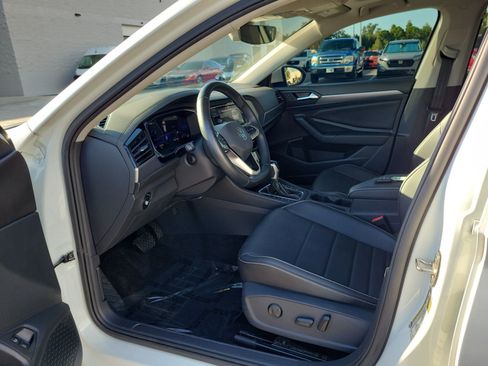 Used 2023 Volkswagen Jetta SE FWD image 15
