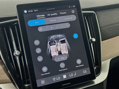 Used 2025 Volvo XC90 B6 Plus image 24