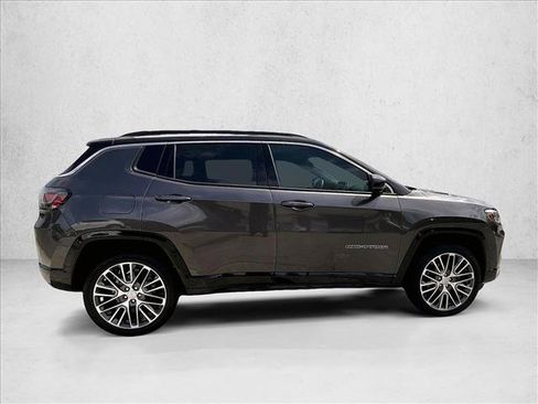 Used 2022 Jeep Compass Limited w/ Elite Group AWD/4WD image 5