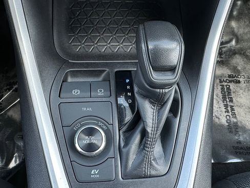 Used 2024 Toyota RAV4 LE AWD/4WD image 18