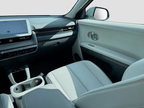 Used 2024 Hyundai Ioniq 5 Limited image 22