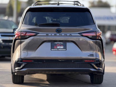 Used 2022 Toyota Sienna XSE w/ XSE Plus Package FWD image 10