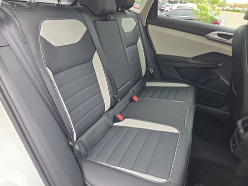Certified 2025 Volkswagen Taos SEL AWD/4WD image 21