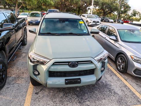 Used 2022 Toyota 4Runner Trail Special Edition AWD/4WD image 5