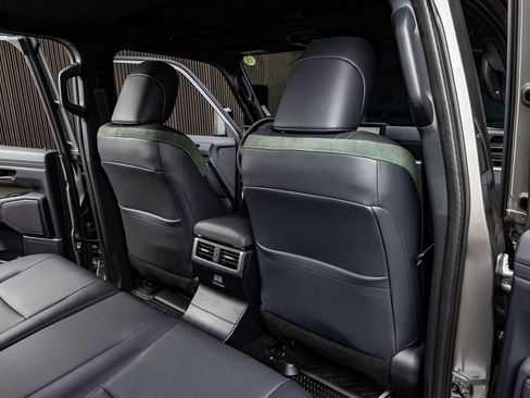 Used 2025 Lexus GX 550 image 32