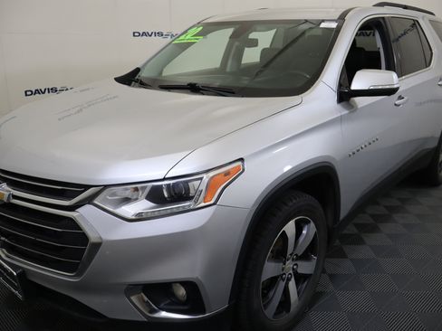 Used 2020 Chevrolet Traverse LT w/ LT Premium Package FWD image 11